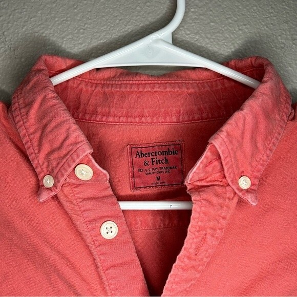 Abercrombie & Fitch button down top with pocket men’s size medium - Picture 3 of 3